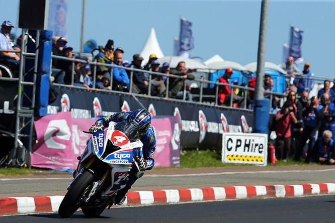 Ian Hutchinson wins the superstock race
