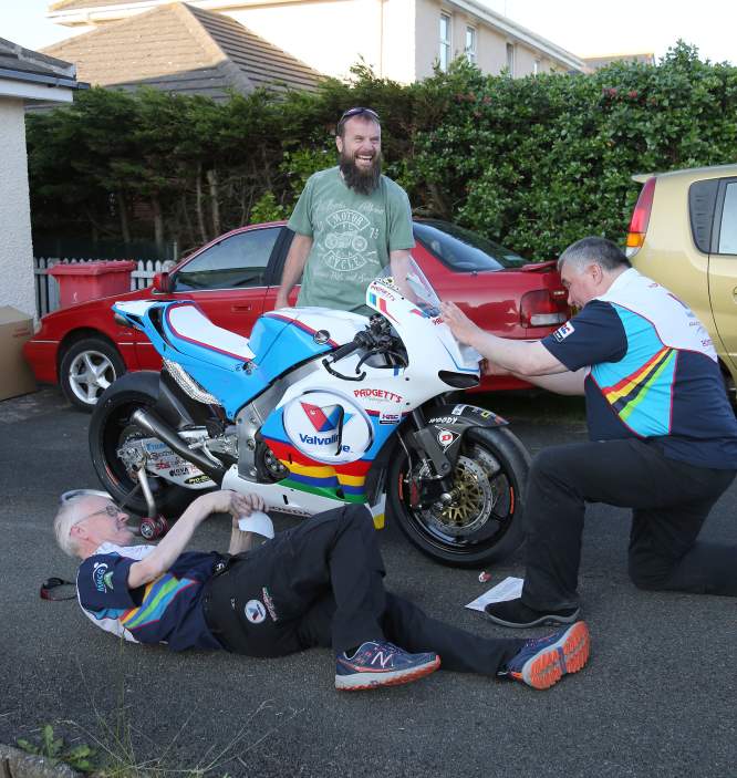 Clive Padgett, Bruce Anstey and David Castle with some last minute prep on the RC213V-S