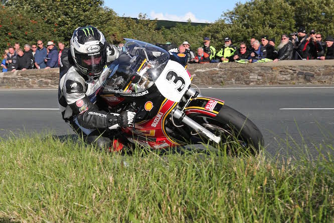 Michael Dunlop dominated the F1 race at the Classic TT in 2015