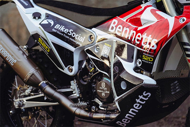 Bennetts and Searles2Dakar reveal special show livery_05